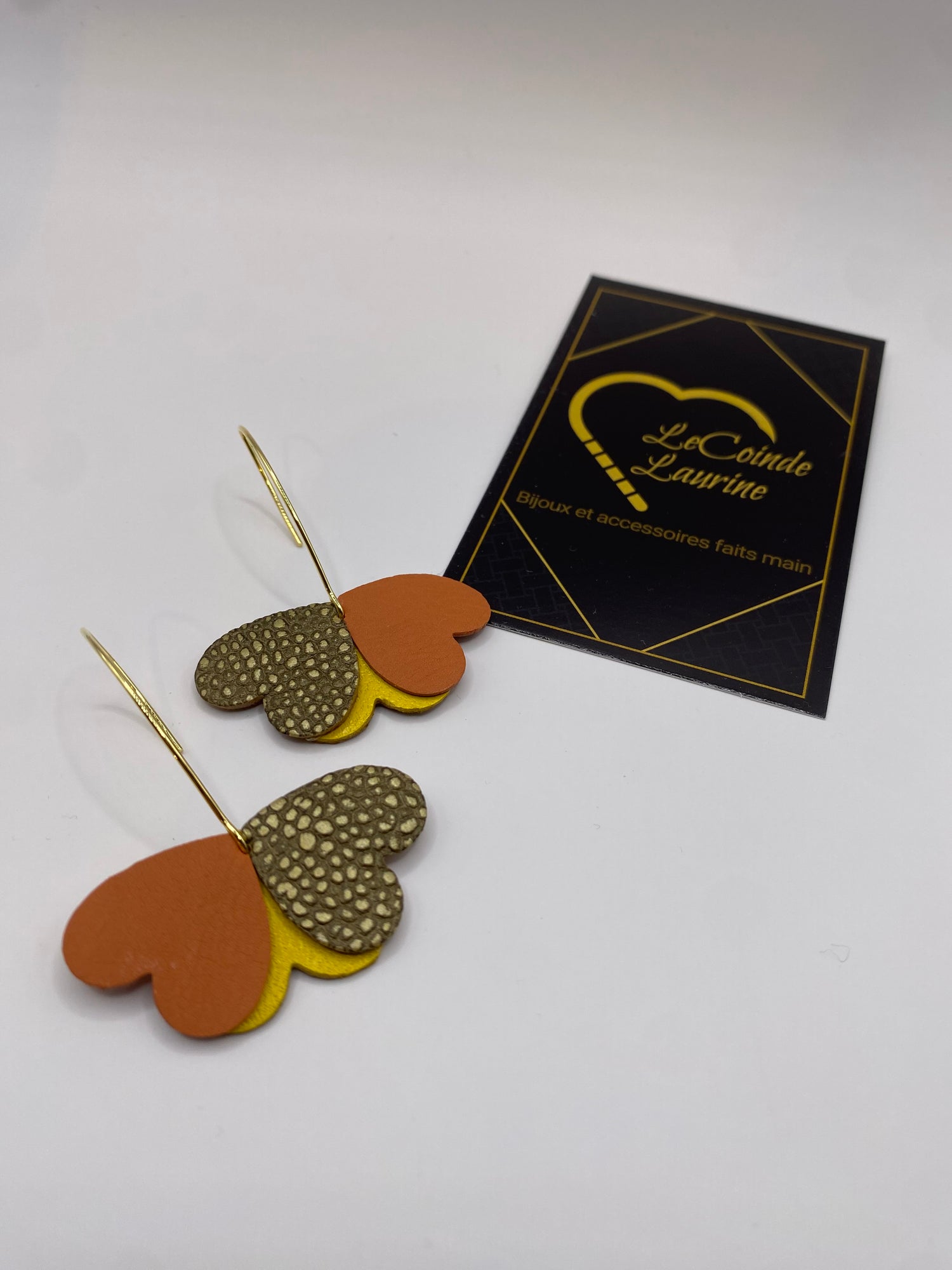 Les boucles d’oreilles en cuir
