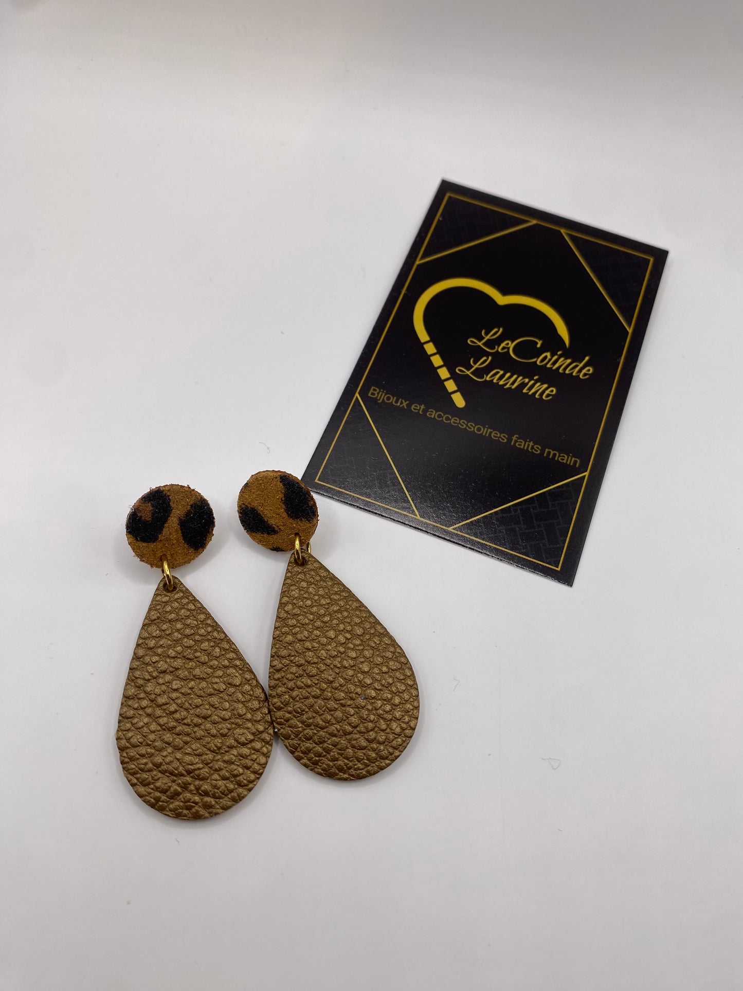 Boucles d’oreilles goutte léopard & doré – cuir recyclé